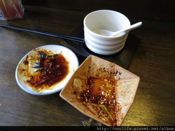 台中西區.雪花纖薄爆肉汁的Q彈煎餃@西川家燒餃子