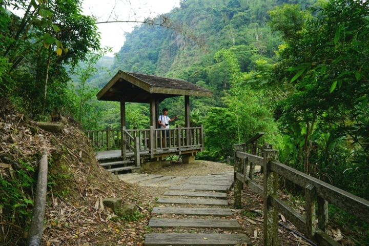 ▌嘉義梅山‧旅遊景點 ▌魅力無法擋的穿瀑奇景【竹坑溪步道龍宮瀑布、雷音瀑布】