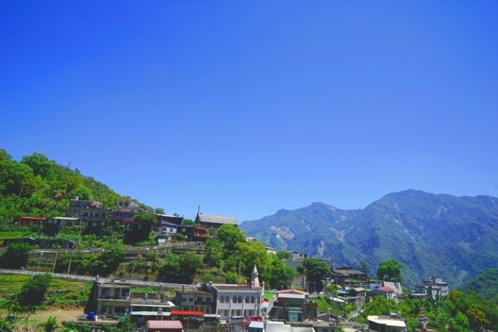 ▌屏東霧台‧旅遊景點 ▌魯凱族特色文化與美食的饗宴【霧台部落、霧台國小、長老教會、岩板巷藝術街、神山愛玉】