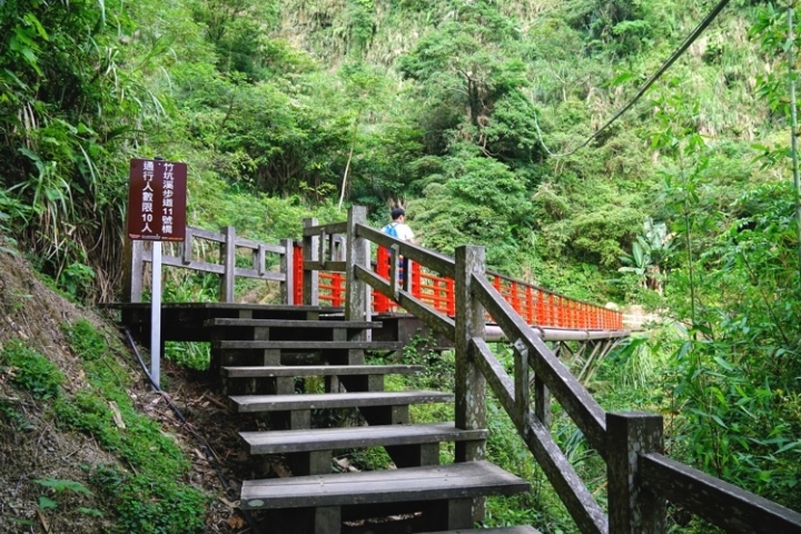 ▌嘉義梅山‧旅遊景點 ▌魅力無法擋的穿瀑奇景【竹坑溪步道龍宮瀑布、雷音瀑布】