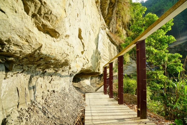 ▌嘉義梅山‧旅遊景點 ▌魅力無法擋的穿瀑奇景【竹坑溪步道龍宮瀑布、雷音瀑布】