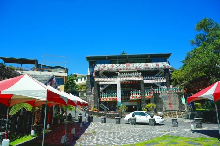 ▌屏東霧台‧旅遊景點 ▌魯凱族特色文化與美食的饗宴【霧台部落、霧台國小、長老教會、岩板巷藝術街、神山愛玉】