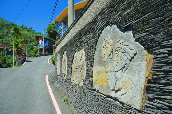 ▌屏東霧台‧旅遊景點 ▌魯凱族特色文化與美食的饗宴【霧台部落、霧台國小、長老教會、岩板巷藝術街、神山愛玉】