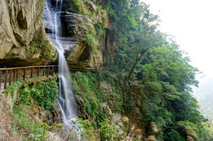▌嘉義梅山‧旅遊景點 ▌魅力無法擋的穿瀑奇景【竹坑溪步道龍宮瀑布、雷音瀑布】