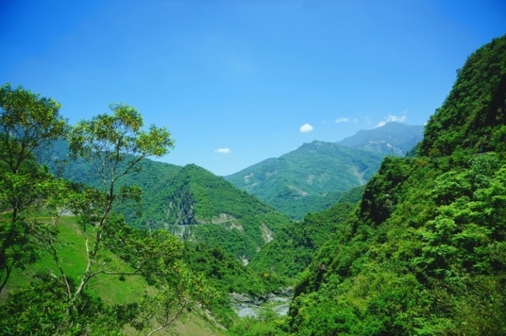 ▌屏東霧台‧旅遊景點 ▌魯凱族特色文化與美食的饗宴【霧台部落、霧台國小、長老教會、岩板巷藝術街、神山愛玉】