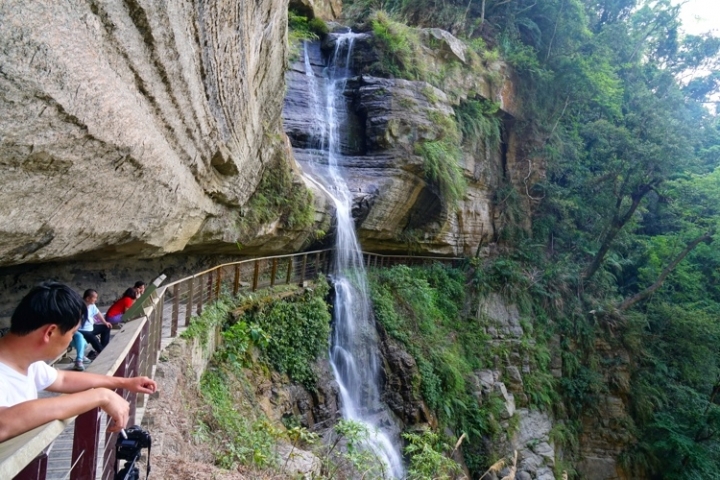 ▌嘉義梅山‧旅遊景點 ▌魅力無法擋的穿瀑奇景【竹坑溪步道龍宮瀑布、雷音瀑布】