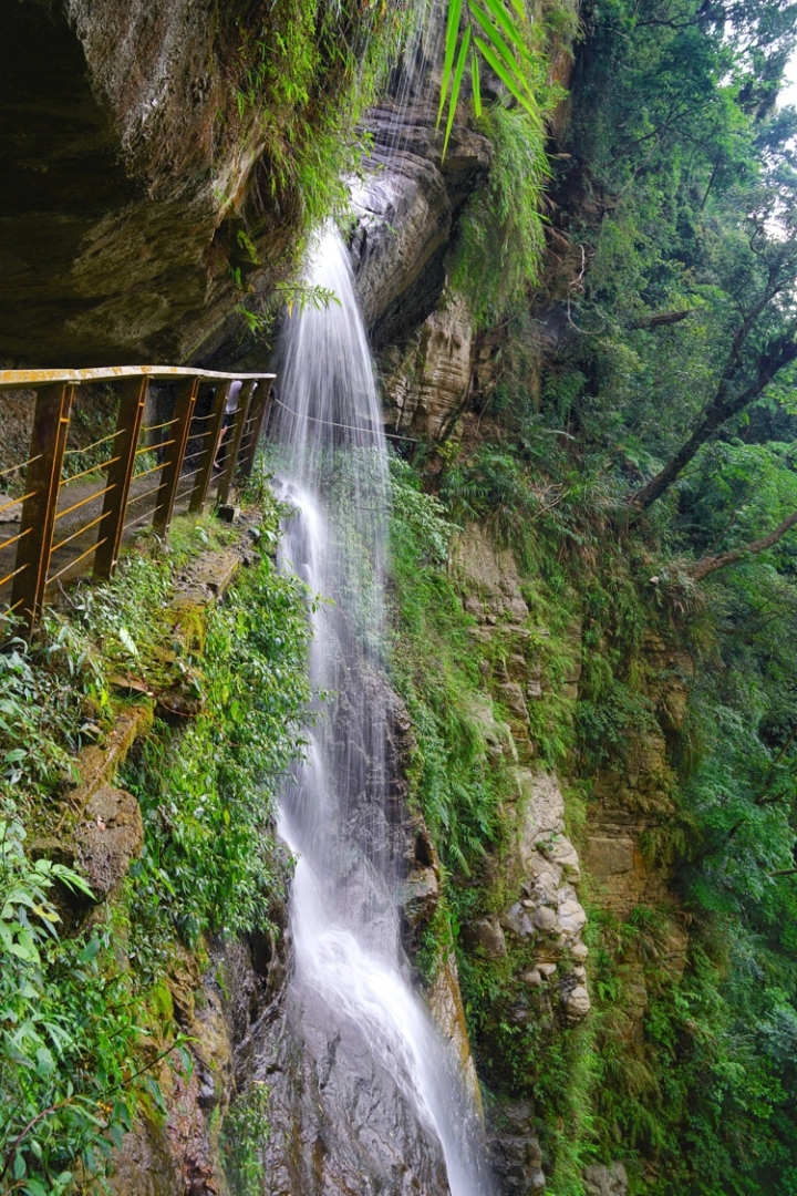 ▌嘉義梅山‧旅遊景點 ▌魅力無法擋的穿瀑奇景【竹坑溪步道龍宮瀑布、雷音瀑布】