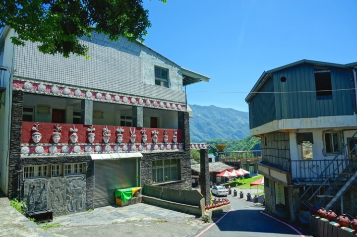 ▌屏東霧台‧旅遊景點 ▌魯凱族特色文化與美食的饗宴【霧台部落、霧台國小、長老教會、岩板巷藝術街、神山愛玉】