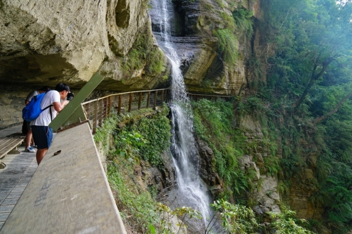 ▌嘉義梅山‧旅遊景點 ▌魅力無法擋的穿瀑奇景【竹坑溪步道龍宮瀑布、雷音瀑布】