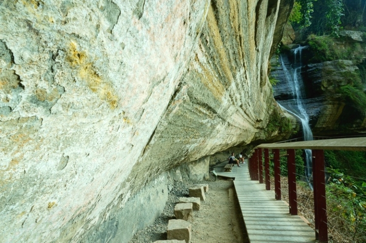 ▌嘉義梅山‧旅遊景點 ▌魅力無法擋的穿瀑奇景【竹坑溪步道龍宮瀑布、雷音瀑布】
