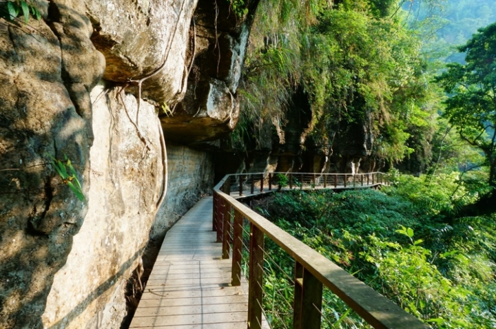 ▌嘉義梅山‧旅遊景點 ▌魅力無法擋的穿瀑奇景【竹坑溪步道龍宮瀑布、雷音瀑布】