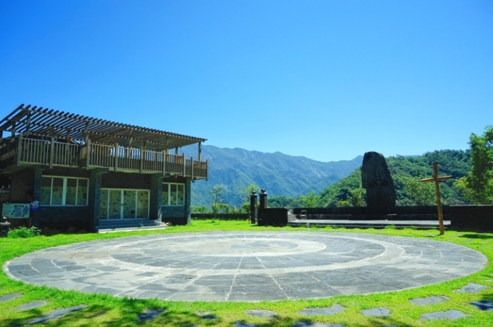 ▌屏東霧台‧旅遊景點 ▌魯凱族特色文化與美食的饗宴【霧台部落、霧台國小、長老教會、岩板巷藝術街、神山愛玉】