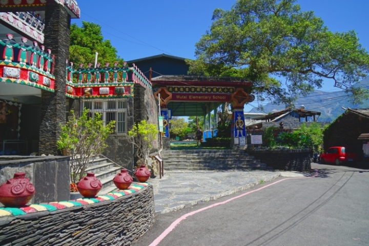 ▌屏東霧台‧旅遊景點 ▌魯凱族特色文化與美食的饗宴【霧台部落、霧台國小、長老教會、岩板巷藝術街、神山愛玉】