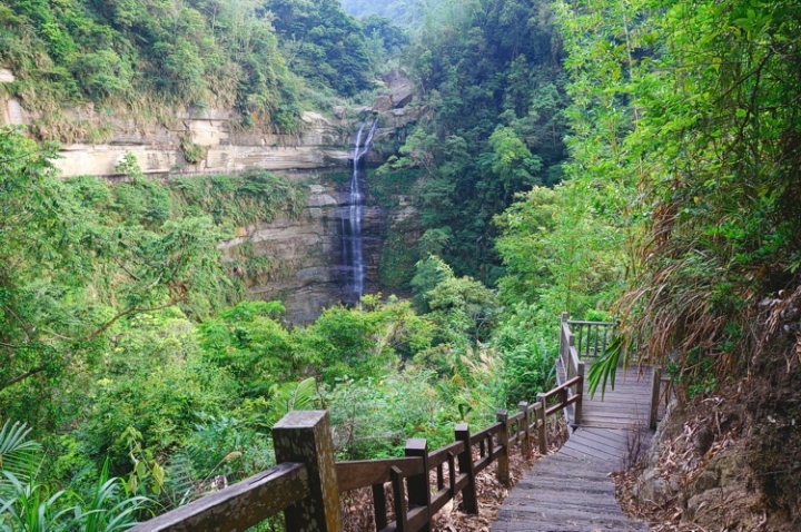 ▌嘉義梅山‧旅遊景點 ▌魅力無法擋的穿瀑奇景【竹坑溪步道龍宮瀑布、雷音瀑布】