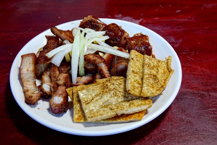 ▌屏東霧台‧旅遊景點 ▌魯凱族特色文化與美食的饗宴【霧台部落、霧台國小、長老教會、岩板巷藝術街、神山愛玉】