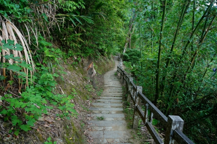 ▌嘉義梅山‧旅遊景點 ▌魅力無法擋的穿瀑奇景【竹坑溪步道龍宮瀑布、雷音瀑布】