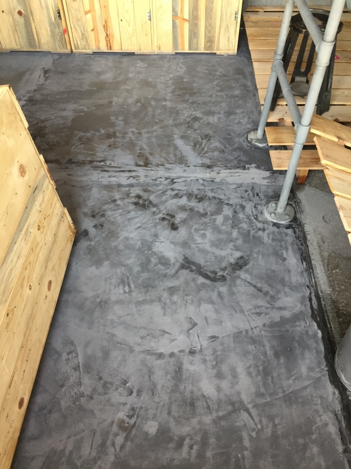 (0706地板拋光)舊屋大改造 工業風loft DIY 鐵水管床 手工文化石 仿清水模 穀倉門(含軌道) 拉花水泥地板 水泥雕花 獻醜進行中 夢想的微型背包客棧 圖多慎入!!