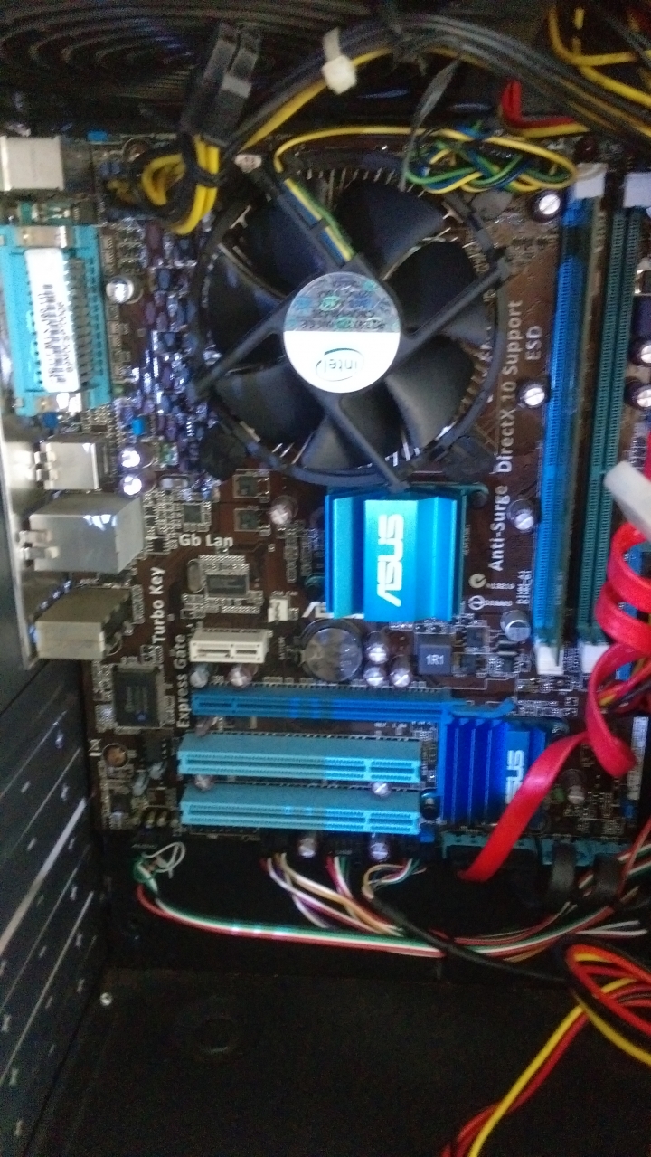 桌上型電腦無法開機,求援