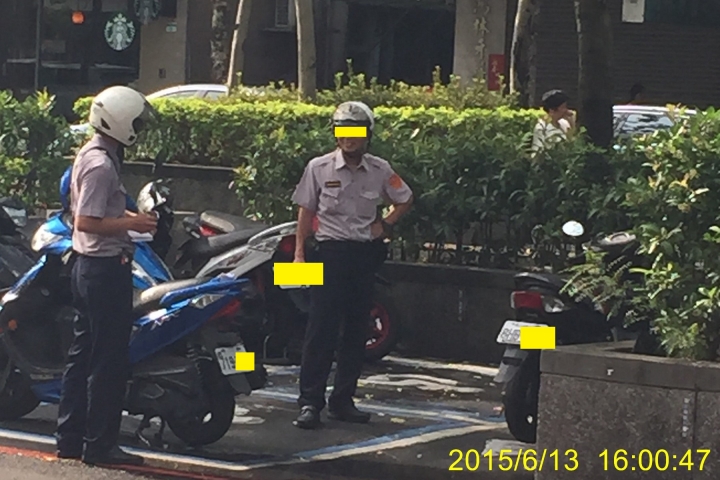 耍小聰明亂停車~看看警察如何處理~開單?不開單?~身心障礙專用停車位