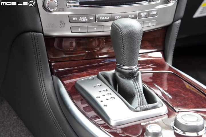 婉拒制服誘惑 Infiniti Q70 3.7旗艦款