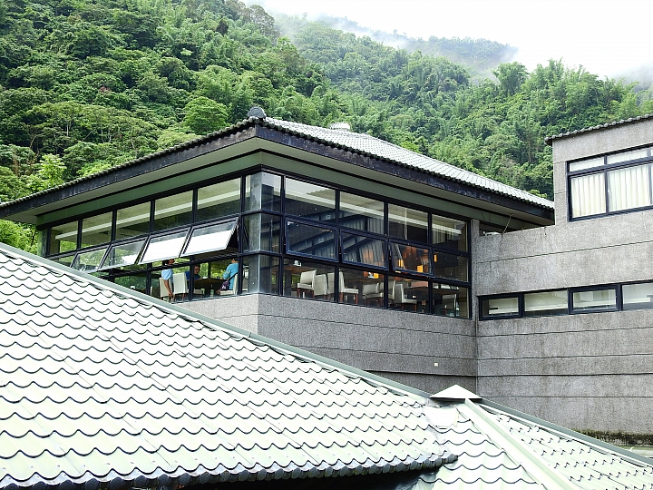 寶來天闊溫泉會館住宿、露營兩相宜,就是要泡湯。