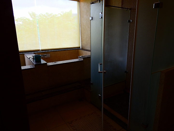 寶來天闊溫泉會館住宿、露營兩相宜,就是要泡湯。