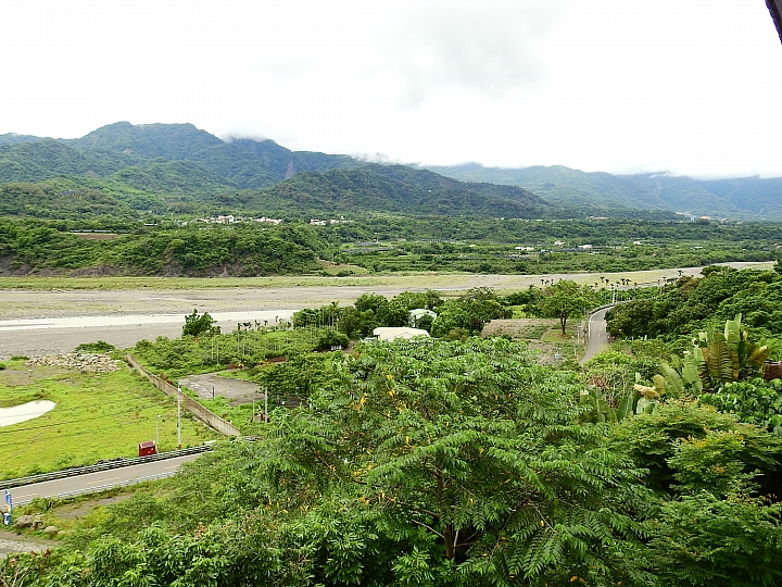 寶來天闊溫泉會館住宿、露營兩相宜,就是要泡湯。