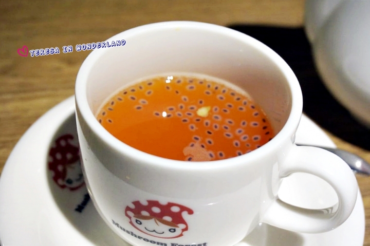 中山站大份量平價義式料理-整隻大墨魚在裏頭,好驚人阿! ♘蘑菇森林義大利麵坊♙ 中山站平價義式料理/中山站平價美食/中山站美食推薦(附完整菜單)