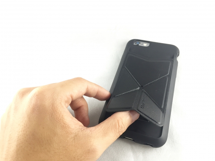 【開箱】可插卡還附送手機架,一兼二顧的變形金剛iPhone手機保護殼
