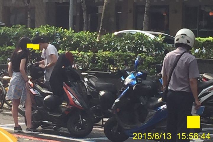 耍小聰明亂停車~看看警察如何處理~開單?不開單?~身心障礙專用停車位