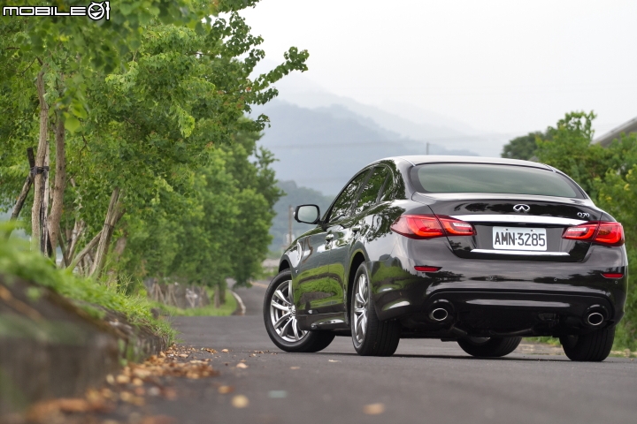 婉拒制服誘惑 Infiniti Q70 3.7旗艦款