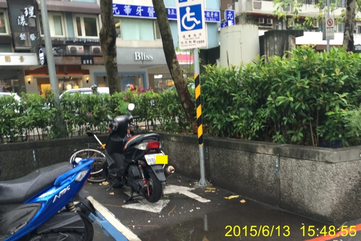 耍小聰明亂停車~看看警察如何處理~開單?不開單?~身心障礙專用停車位