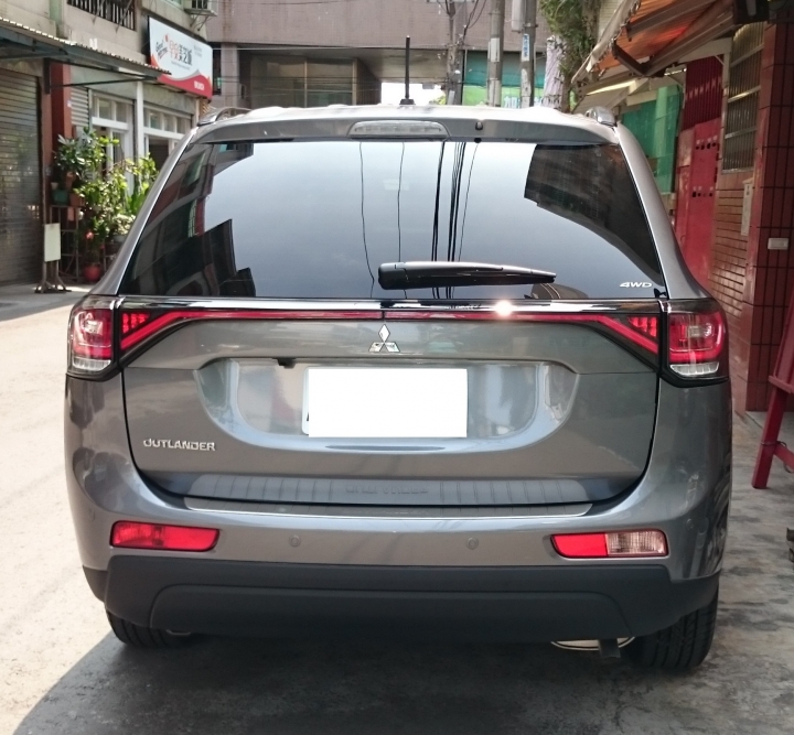 outlander 4wd 進階型 104/7/4交車囉~