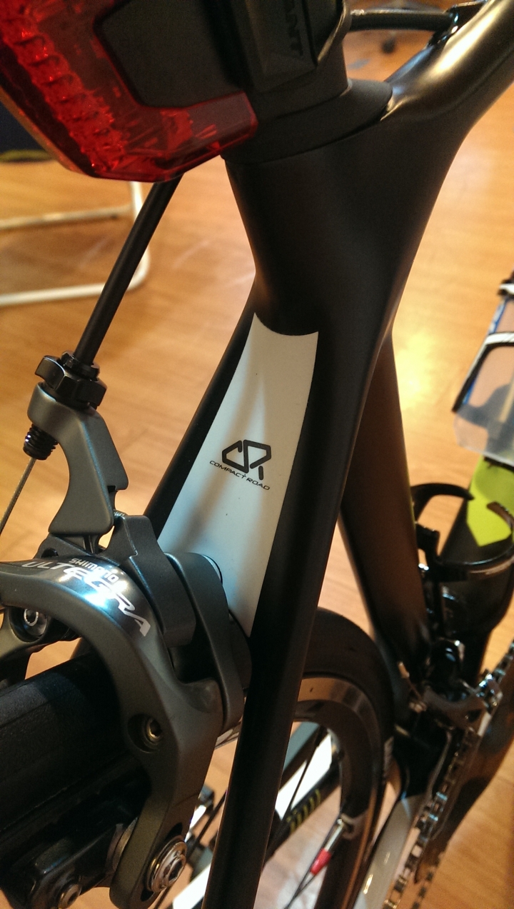 2016 Giant TCR Advanced 1 KOM 超不專業開箱 與 優質店家推薦