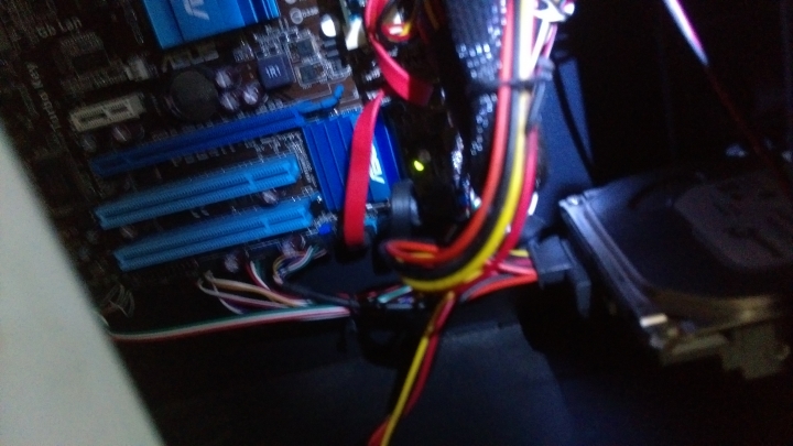 桌上型電腦無法開機,求援