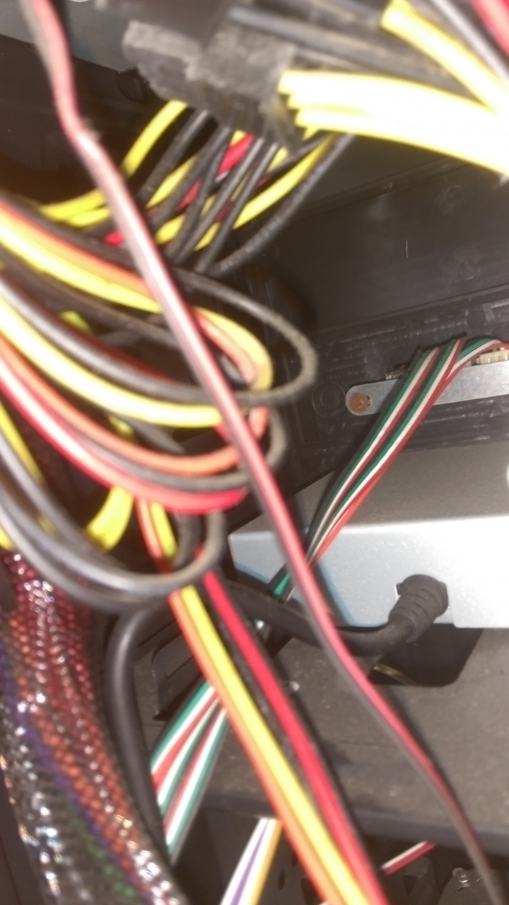 桌上型電腦無法開機,求援