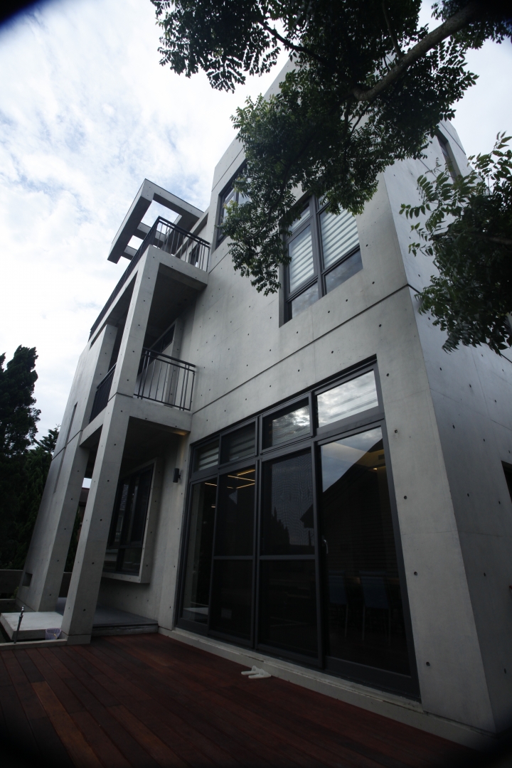 【開箱】現代風-自地自建、全清水模住宅