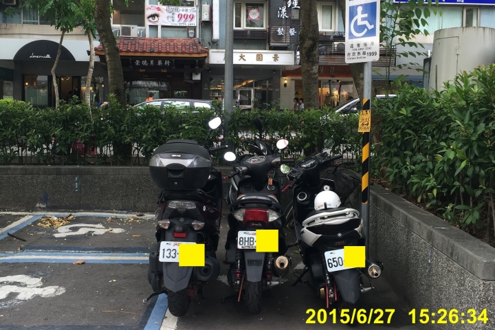 耍小聰明亂停車~看看警察如何處理~開單?不開單?~身心障礙專用停車位