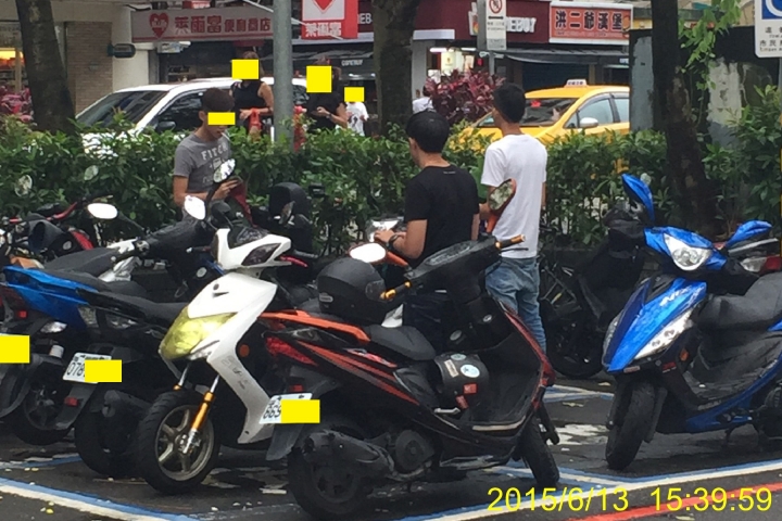 耍小聰明亂停車~看看警察如何處理~開單?不開單?~身心障礙專用停車位
