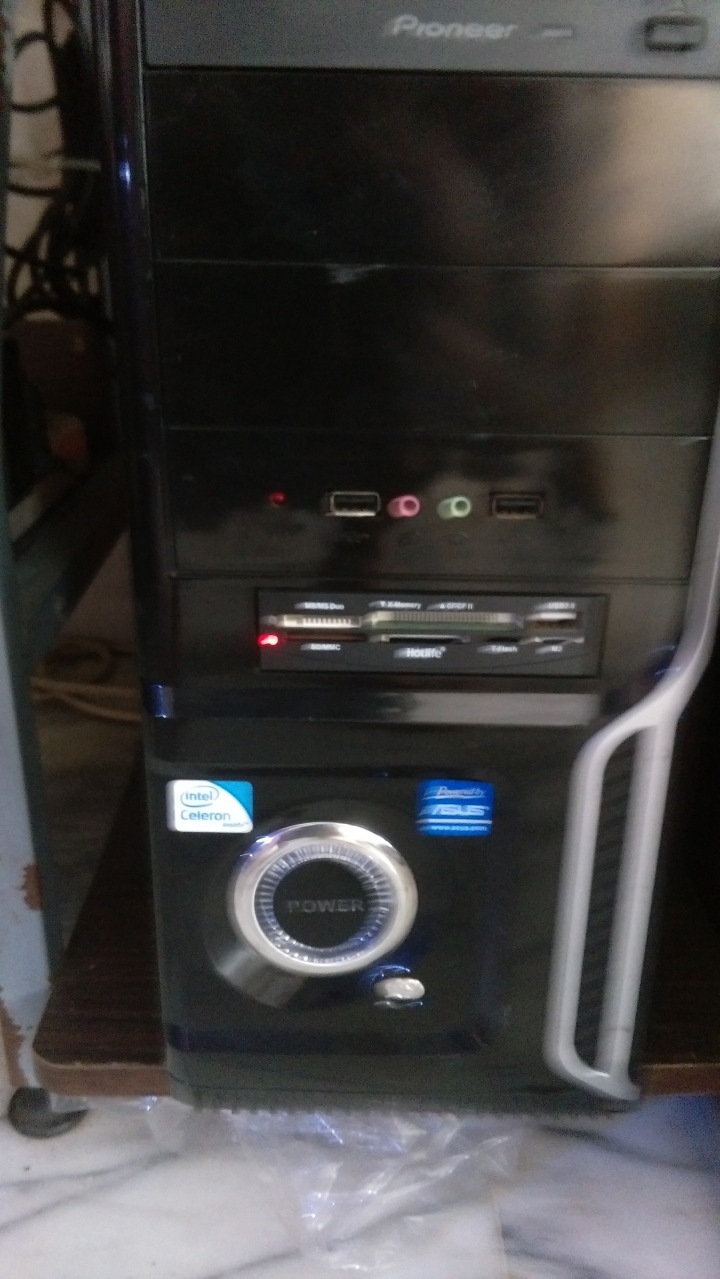 桌上型電腦無法開機,求援