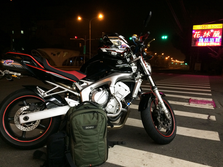 一夜之間我的車變壯了 之 FZ6N 開箱