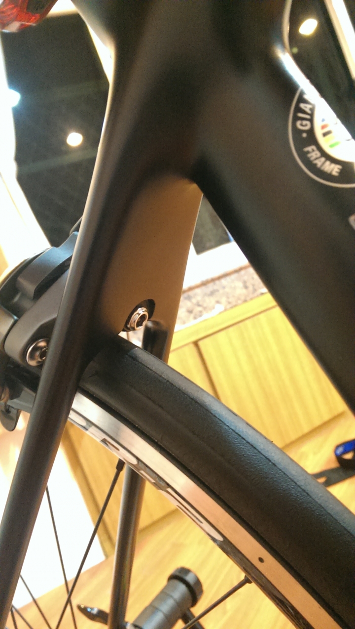 2016 Giant TCR Advanced 1 KOM 超不專業開箱 與 優質店家推薦