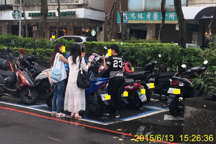 耍小聰明亂停車~看看警察如何處理~開單?不開單?~身心障礙專用停車位