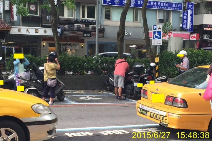 耍小聰明亂停車~看看警察如何處理~開單?不開單?~身心障礙專用停車位