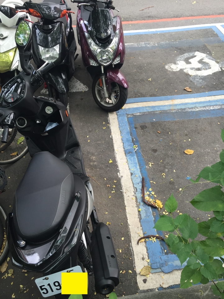 耍小聰明亂停車~看看警察如何處理~開單?不開單?~身心障礙專用停車位