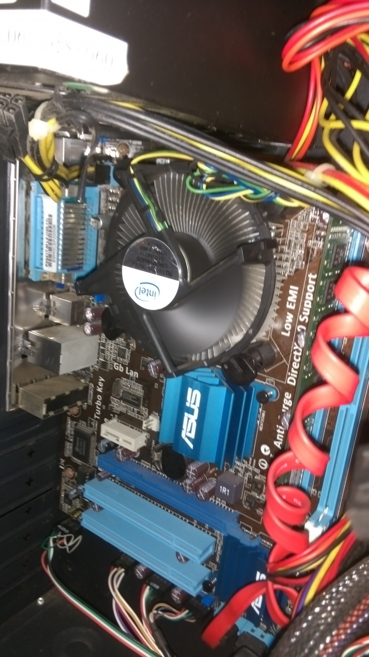 桌上型電腦無法開機,求援