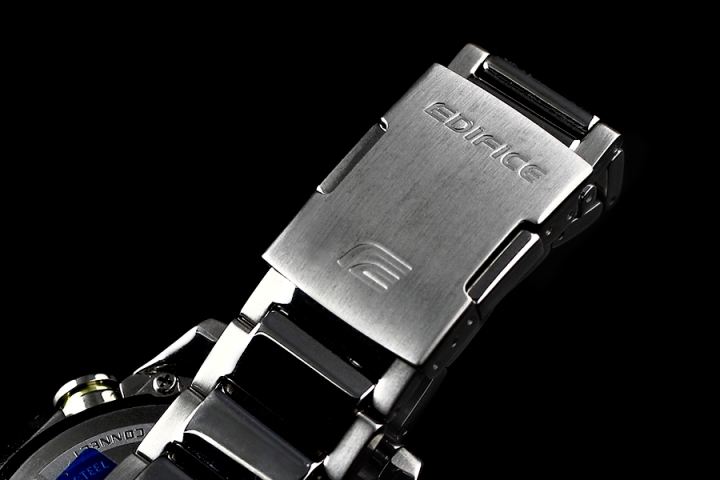 可能是最後一支的 CASIO EDIFICE EQB-500 銀色