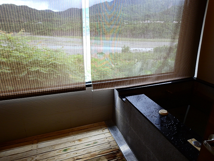 寶來天闊溫泉會館住宿、露營兩相宜,就是要泡湯。