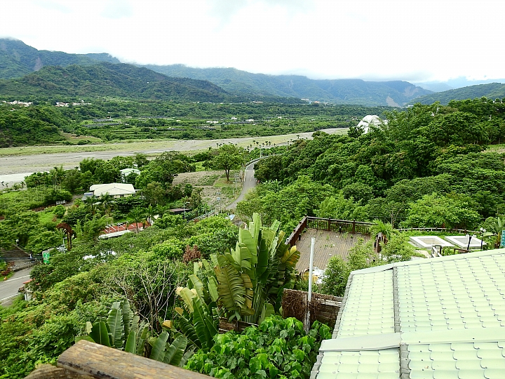 寶來天闊溫泉會館住宿、露營兩相宜,就是要泡湯。