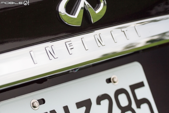 婉拒制服誘惑 Infiniti Q70 3.7旗艦款